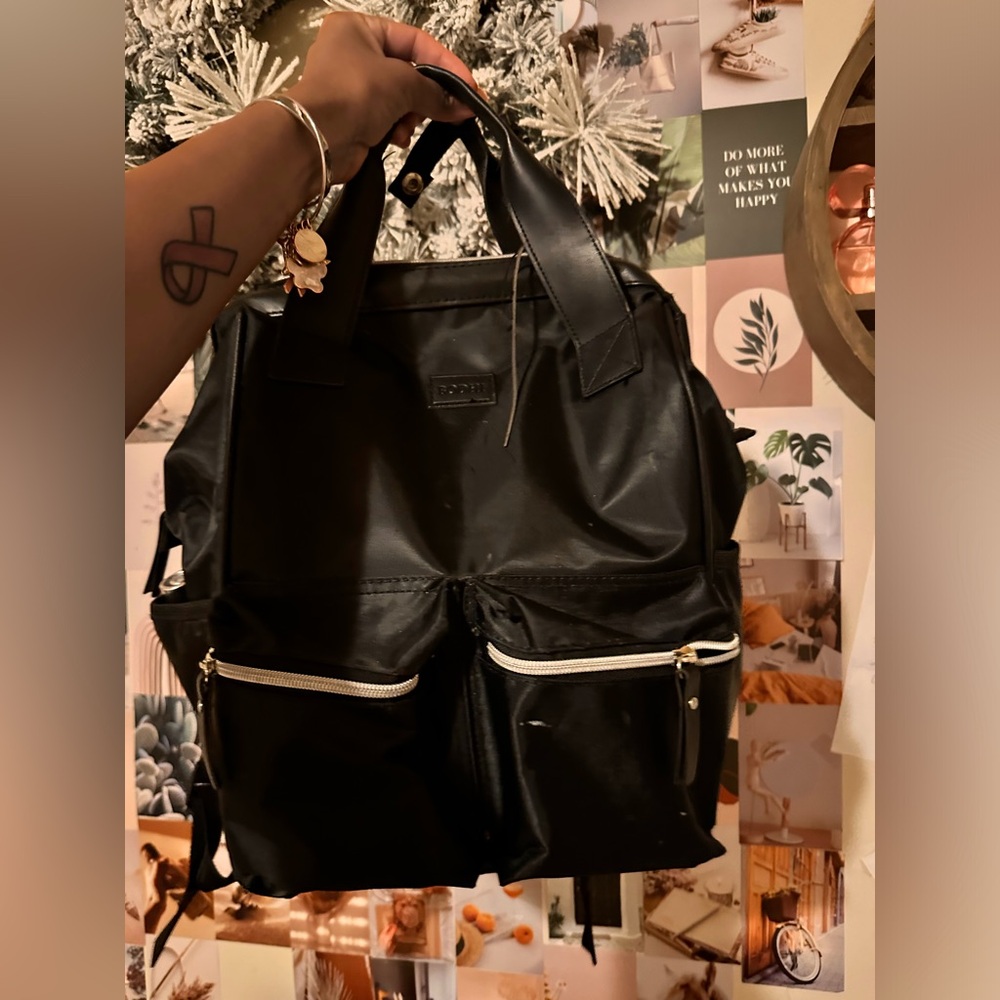 Hey yall i’m selling a Bodhi black backpack!!